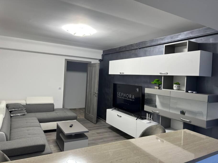 Lovely Flat With Bathtub 5 Mins From Center Craiova Exterior photo